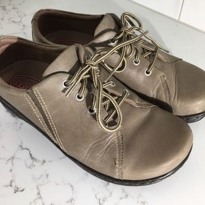 Klogs USA Lace-Up Clog. 7.5 M